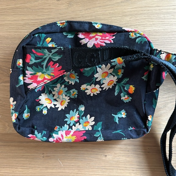 Laura Ashley X Baggu Collab. Fanny Pack. - Picture 2 of 6